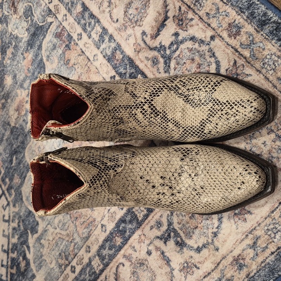 7/7.5 Freebird Miramar Leather Booties in Snakeskin, Size 6 Tag - Picture 4 of 15